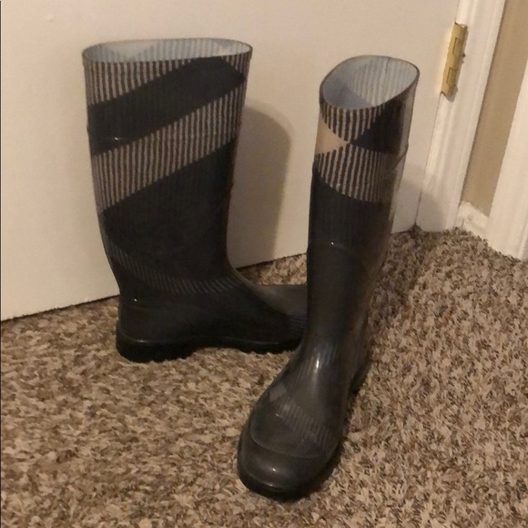 Burberry Rain boots - Picture 2 of 2